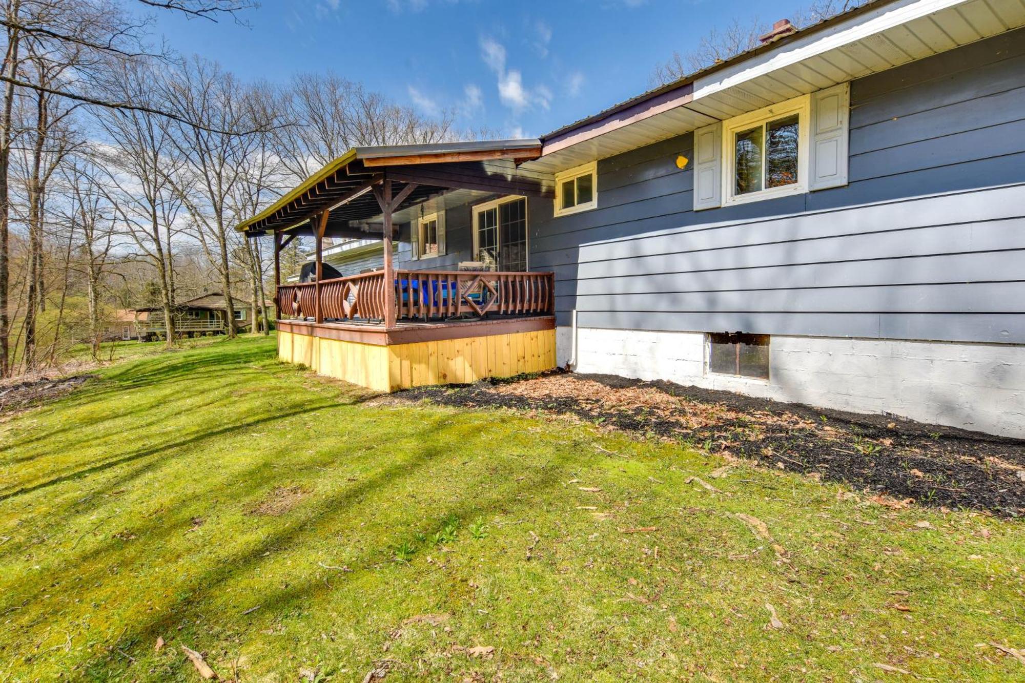 Cozy Dubois Home With Deck About 8 Mi To Treasure Lake! Exterior photo