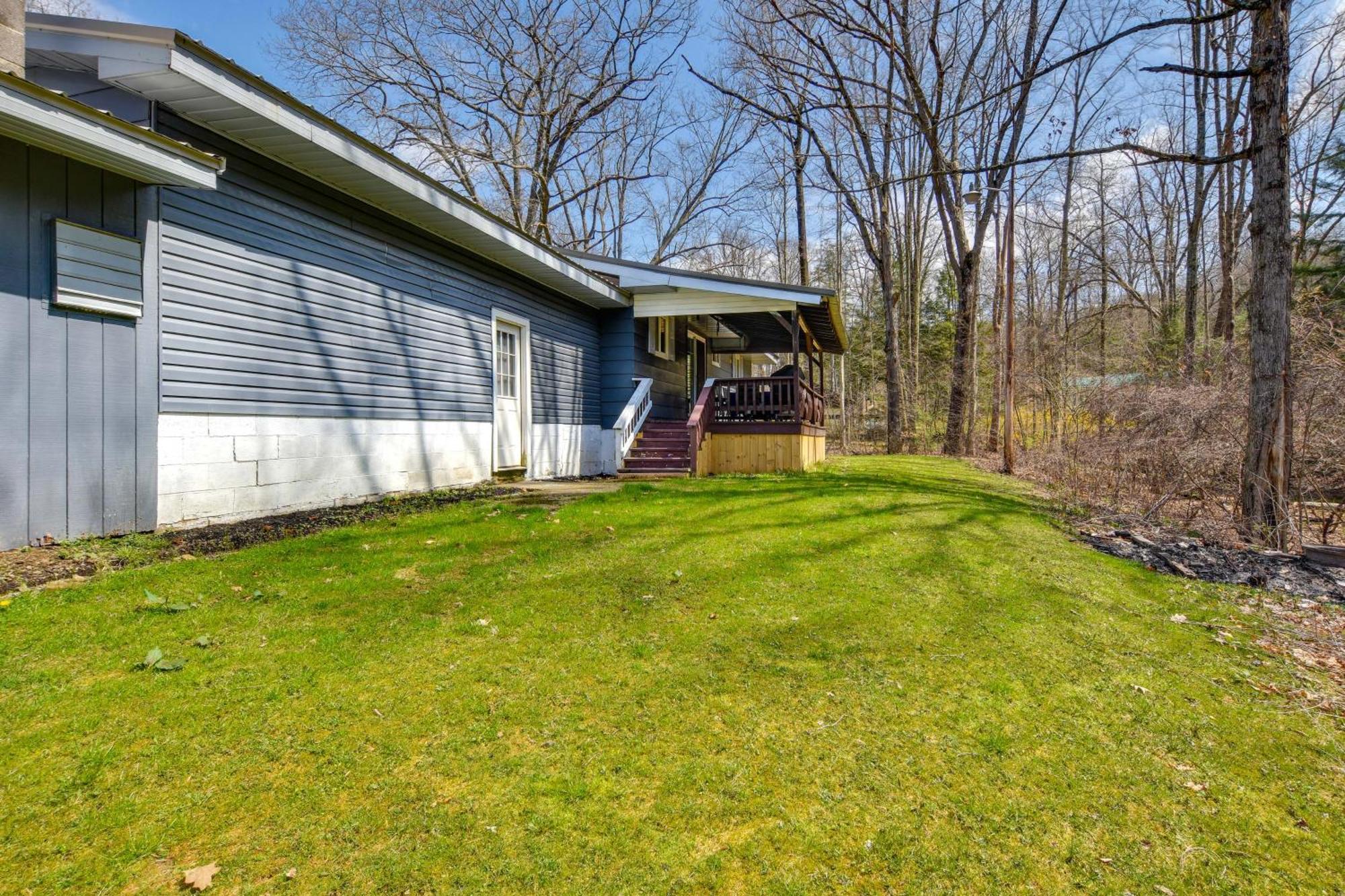 Cozy Dubois Home With Deck About 8 Mi To Treasure Lake! Exterior photo