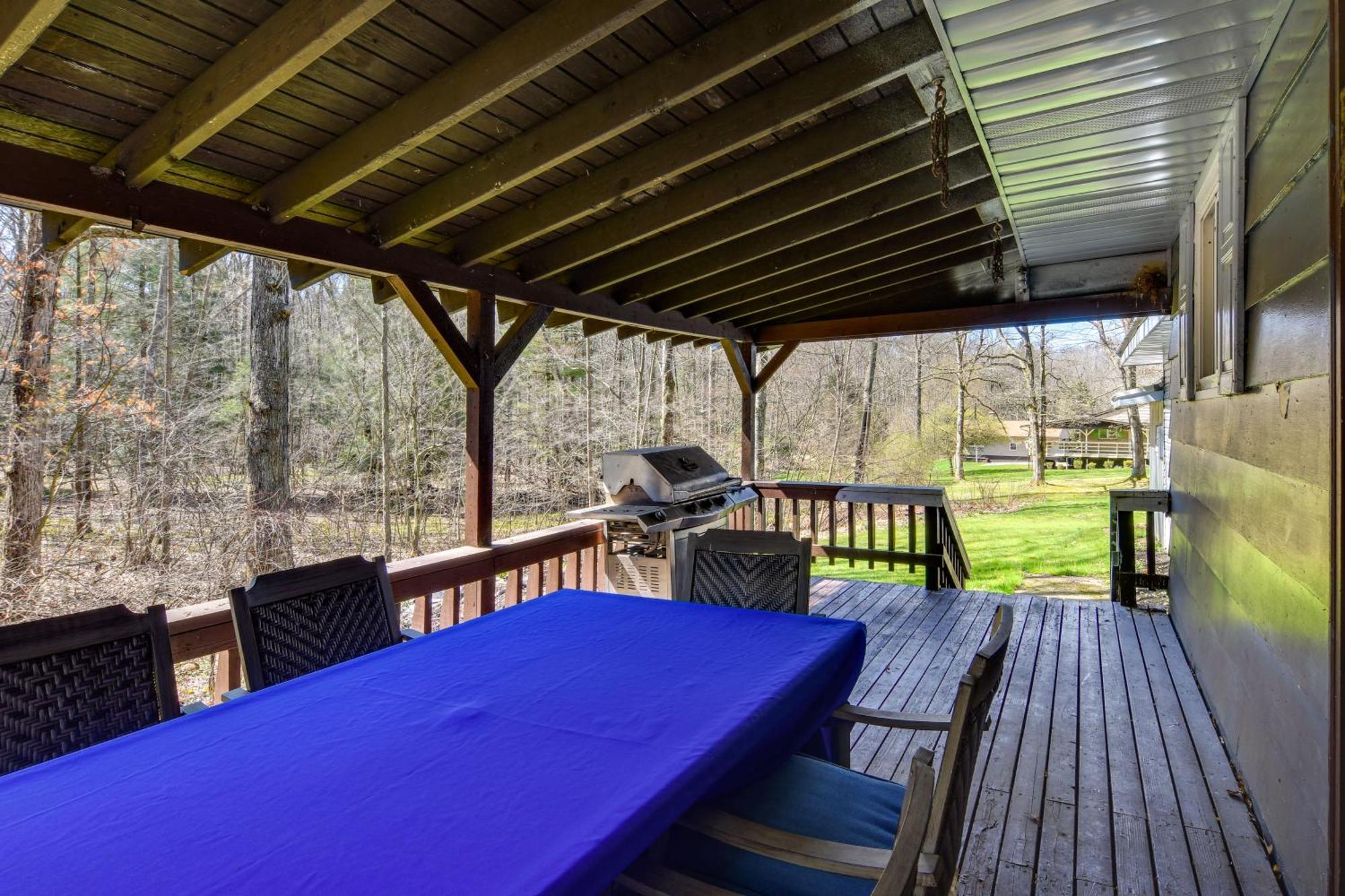 Cozy Dubois Home With Deck About 8 Mi To Treasure Lake! Exterior photo