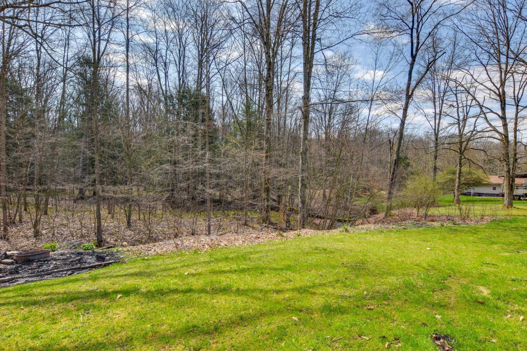 Cozy Dubois Home With Deck About 8 Mi To Treasure Lake! Exterior photo