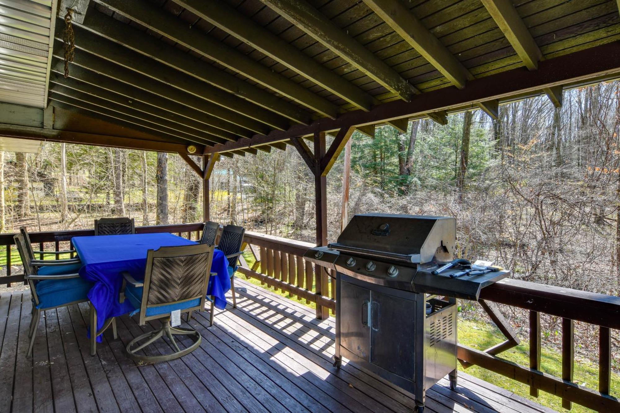 Cozy Dubois Home With Deck About 8 Mi To Treasure Lake! Exterior photo